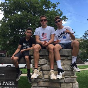 Meet your Posher, Max